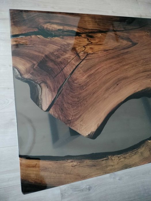 Stolik ława z drewna i żywicy