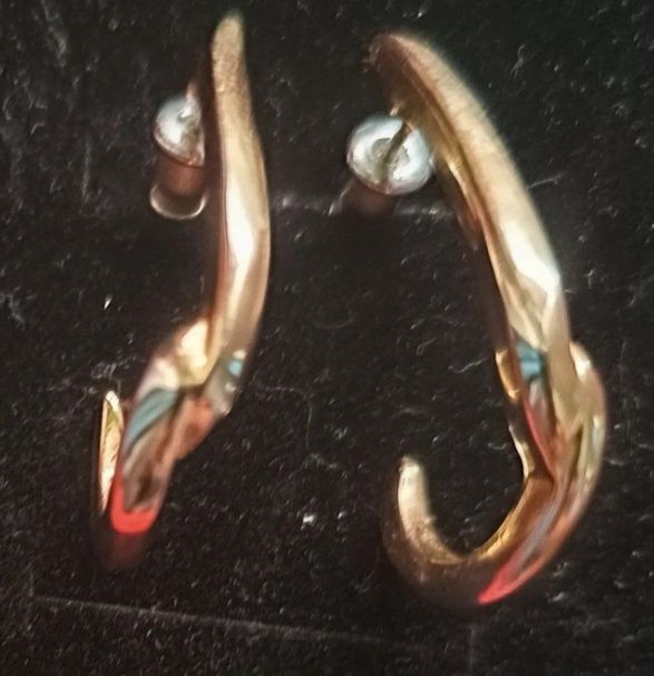 Kolczyki stał kolor złoty