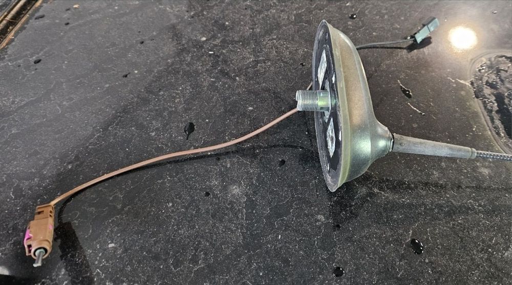 Mercedes W169 W245 antena dachowa