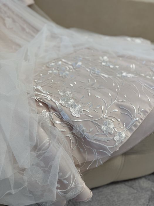 Весільна сукня ніжна та вишукана/ wedding dress