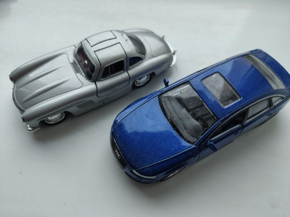 Продам модельі авто інерційні. Двері відчиняються