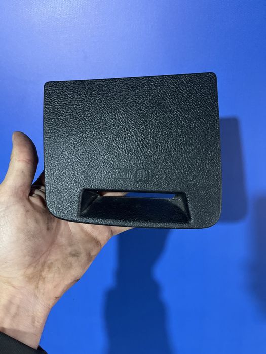 Заглушка під накладкою торпеди водія   Ford Edge 2019