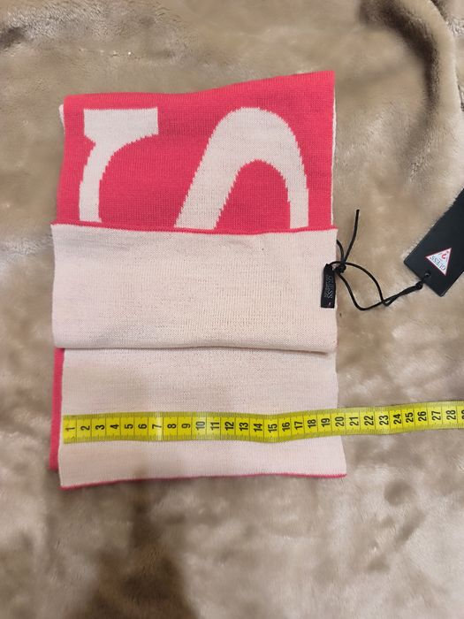 Новий шарф Guess, жіночий.
