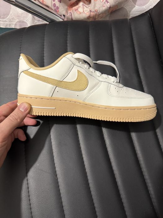 Продам женские кросовки Nike Air Force 1 ’07