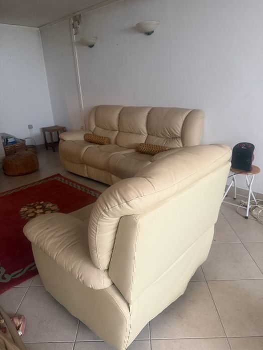 Conjunto de sofas em pele