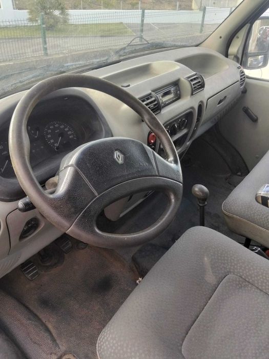 Renault Master 2.5 dci 2003 carinha com avaria