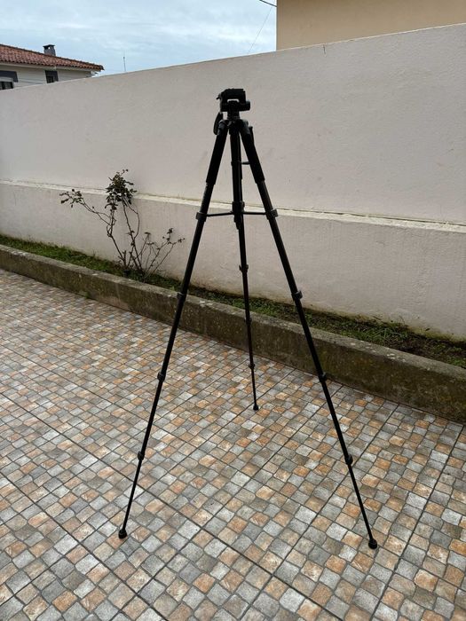 Tripé Leve e Compacto. Cabeça Giratória 360 °