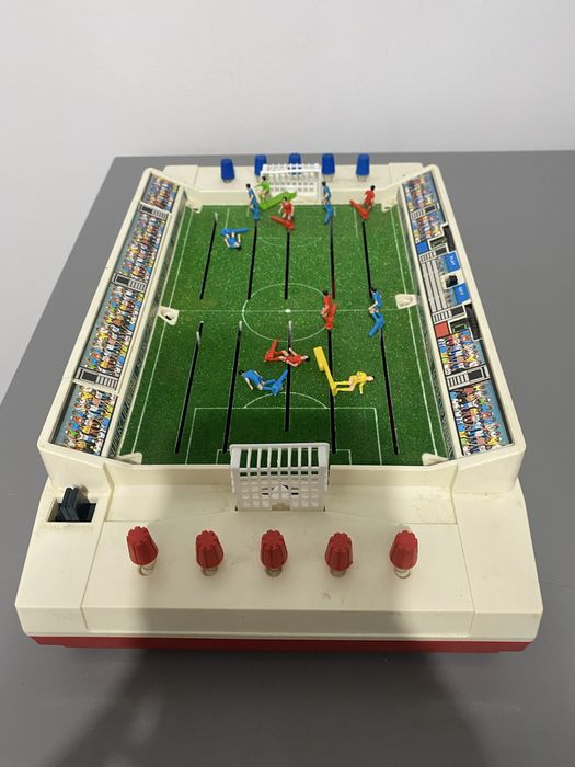 Elektroniczne piłkarzyki Tomy Lata 90