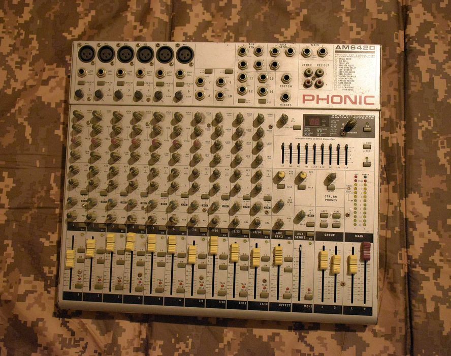 Мікшерний пульт Phonic AM 642D