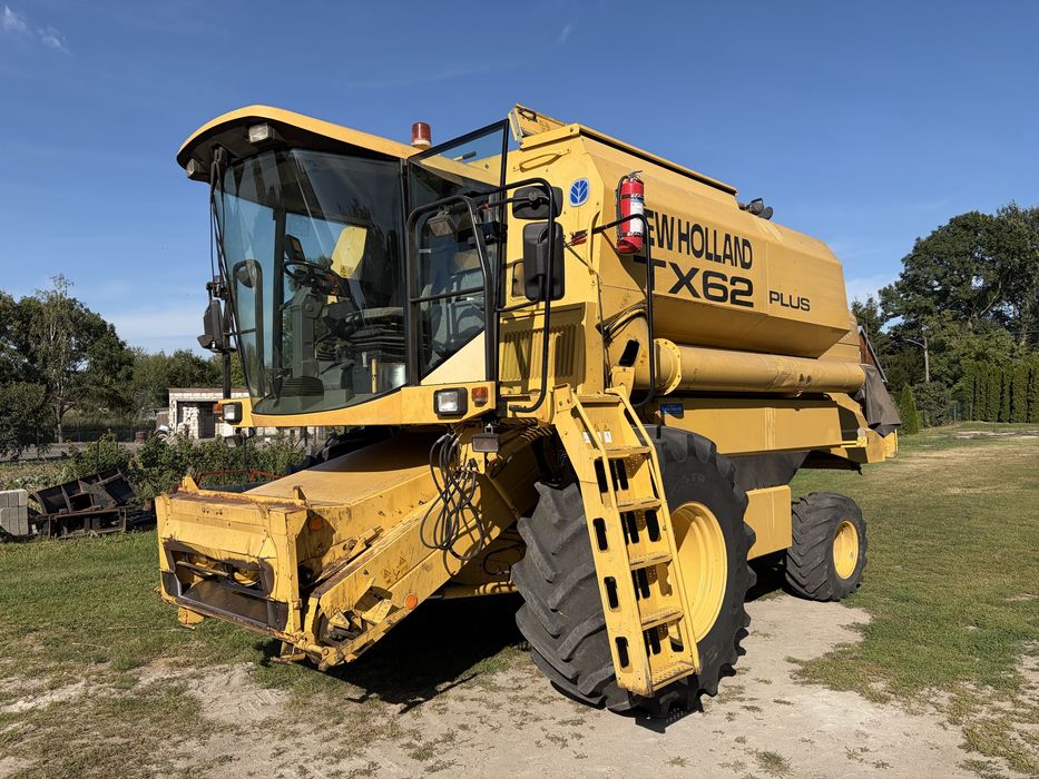 Kombajn zbożowy New Holland TX 62 PLUS