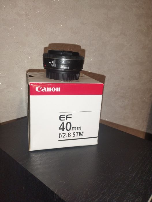 Продам об'єктив Canon EF 40mm 2.8 STM