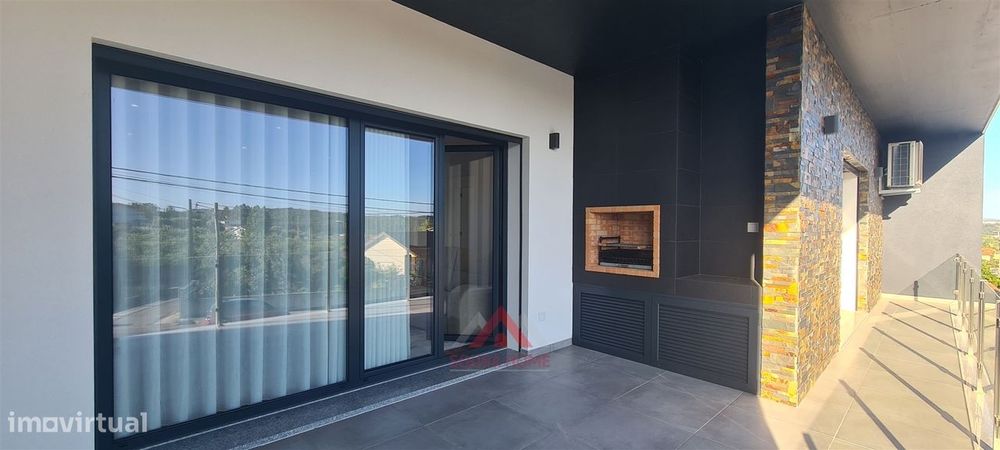 Apartamento T3 - Terraço c/ churrasqueira / Garagem