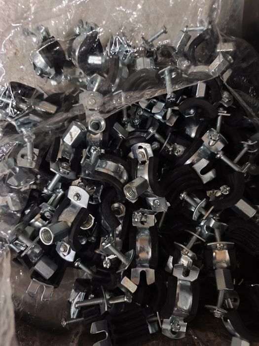 Abraçadeiras para  canos com borracha marca SIKLA 21-27mm para tubos 
Ver detalhes