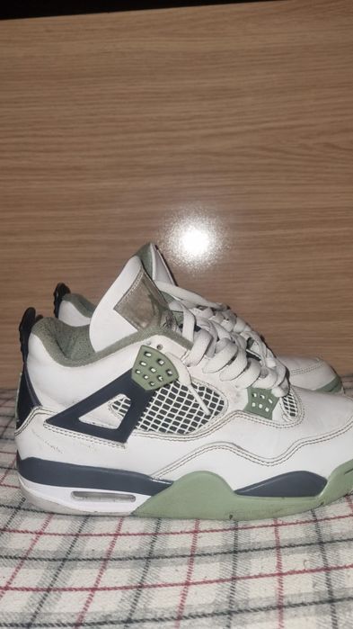 Jordana 4 Retro Mid Seafoam