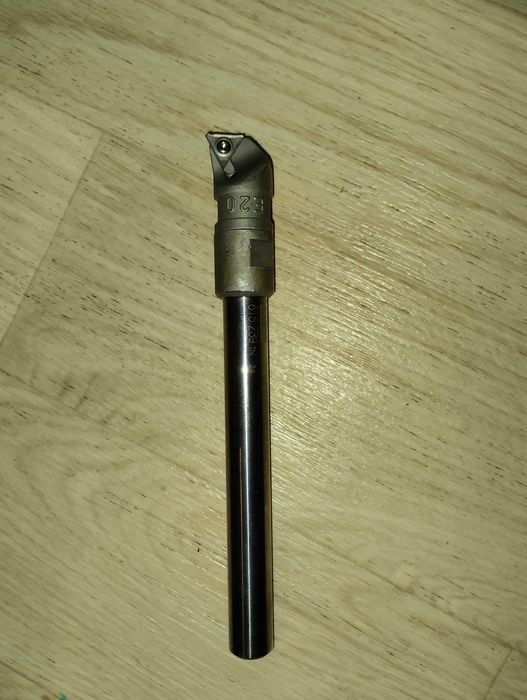 Токарний інструмент