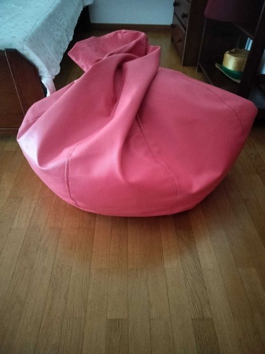 Pufe cor-de-rosa em pele