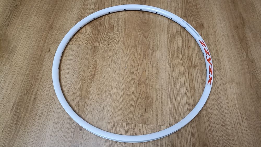 Biała obręcz koła Zzyzx 26" 24H Disc