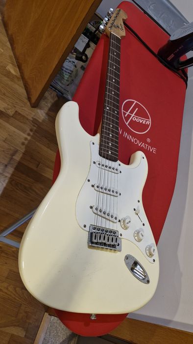 Guitarra e amplificador novos