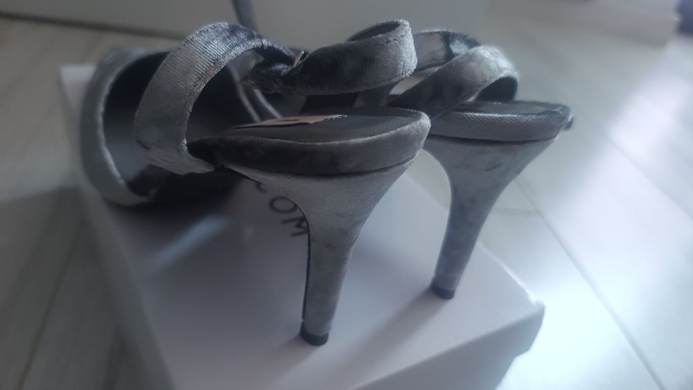 Buty szpilki zamszowe