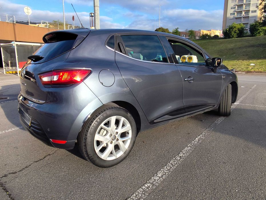 Renault Clio IV Limited TCe 90 • 44.000 km • Como novo