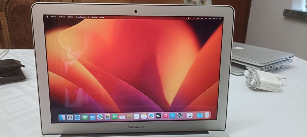 MacBook Air 13” — 8GB RAM — SSD 256GB — macOS Ventura