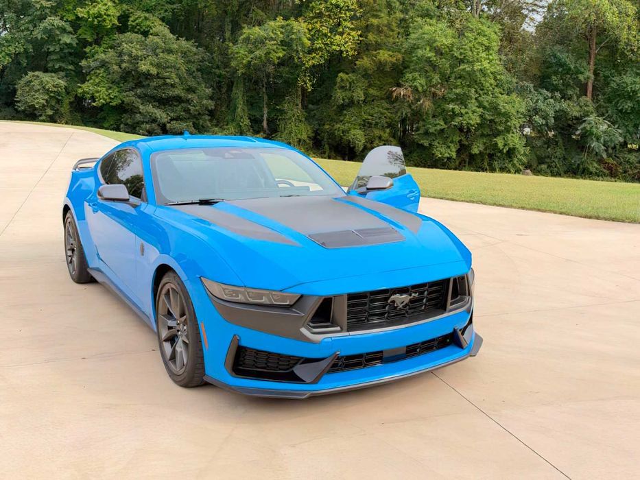 Ford Mustang      2024