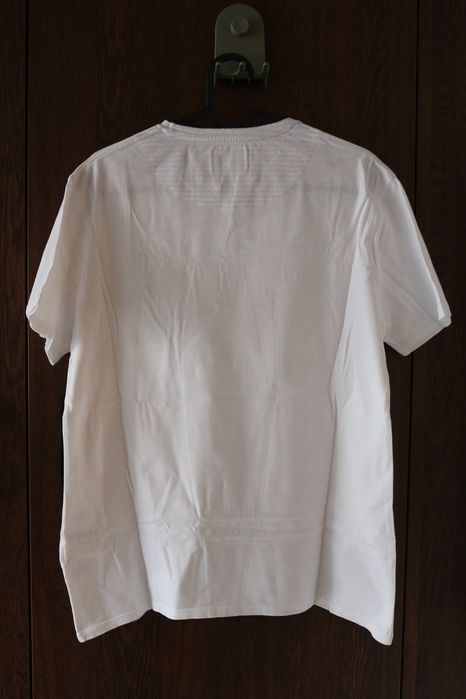 T-shirt branca Quebramar