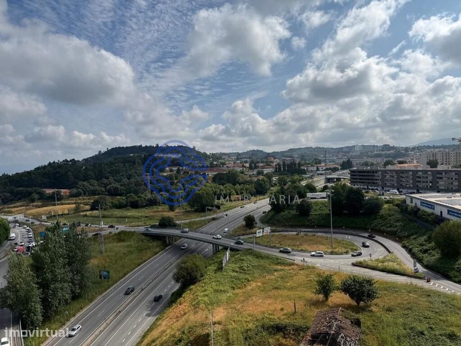 T4 com amplas vista, renovado e com 255m2 de Área Bruta Privativa . Co — São Vicente, Braga