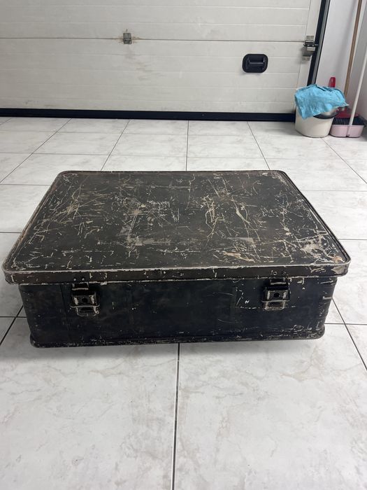 Caixa Metálica cinzenta