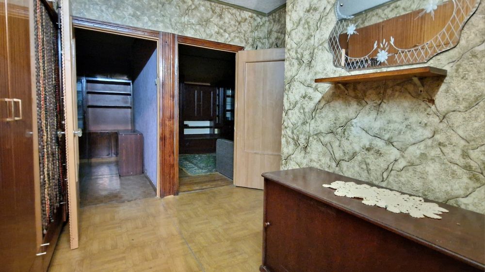 Продам 2к  квартиру від власника в Дніпровському районі, проспект Воскресенський, 50.