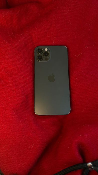 IPhone 12 Pro cinzento
