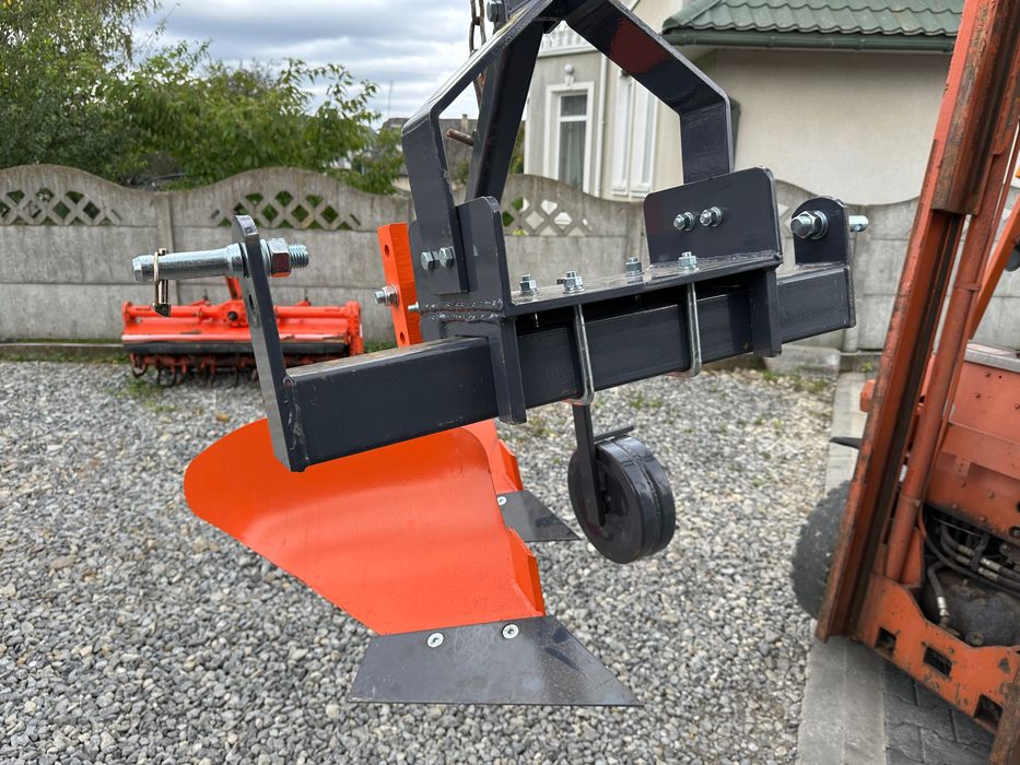 Плуг двох корпусний