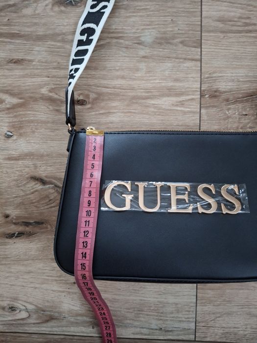 Torebka listonoszka Guess Caracara