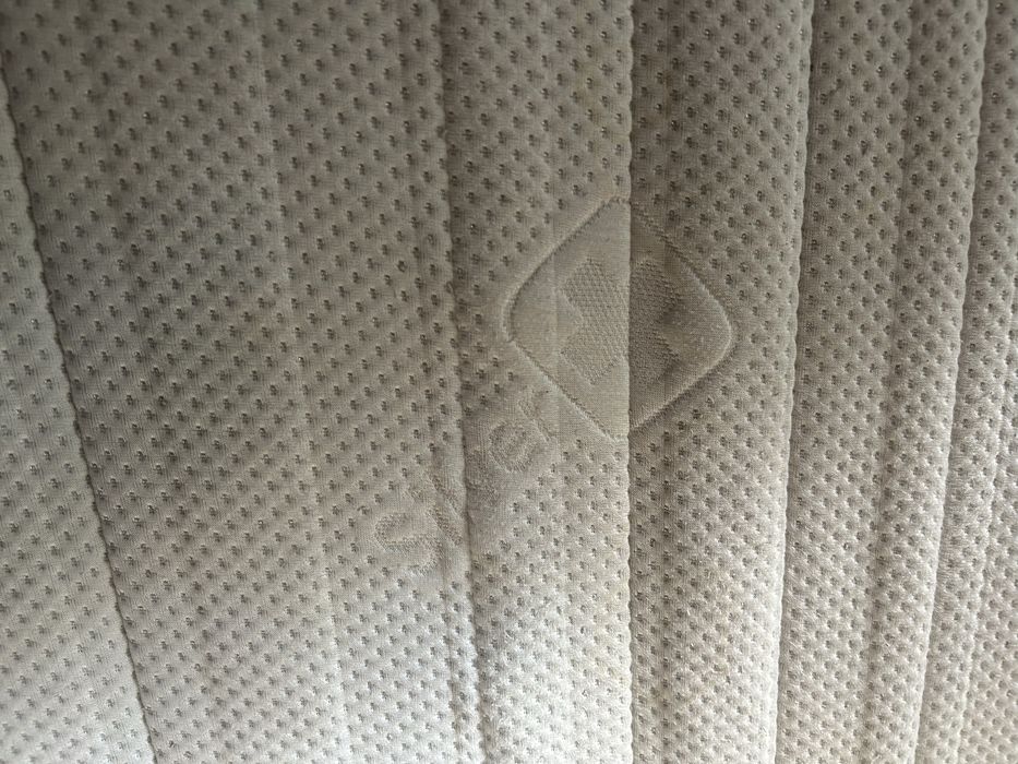 Sprzedam lozko z materacem