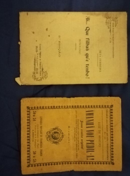 Antigo conjunto de peças teatrais