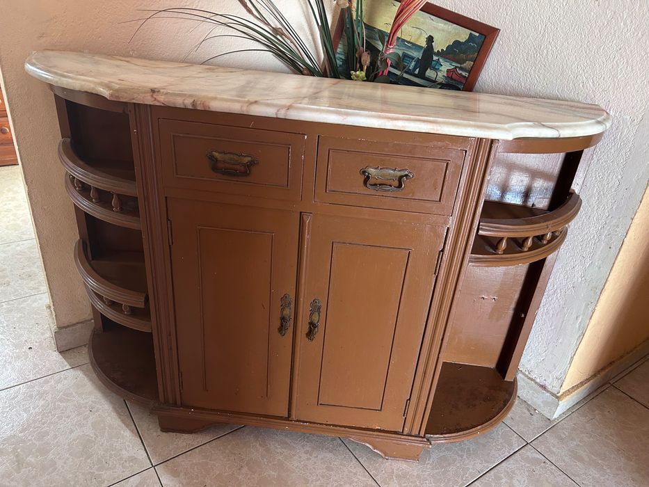 Móveis antigos para colecionadores