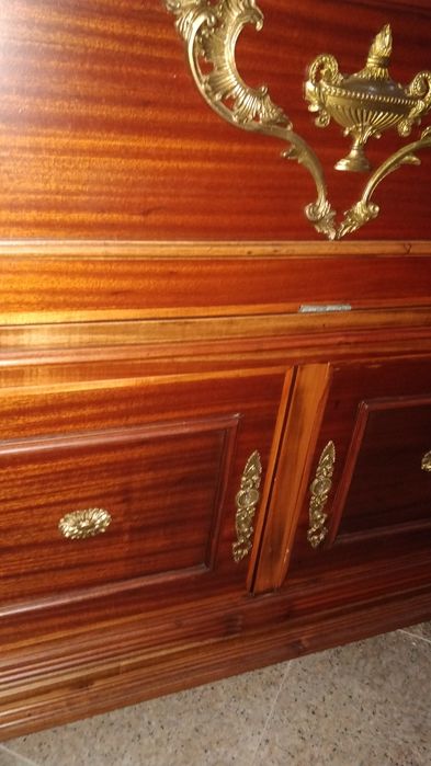 Bar estilo império em muito bom estado