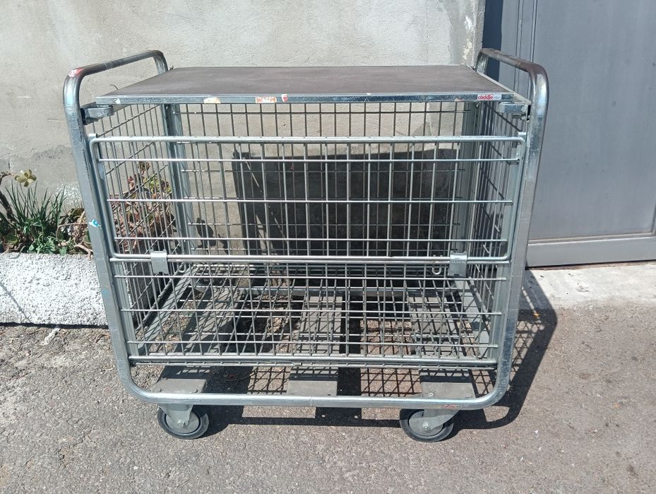 Carrinhos armazém loja reposição