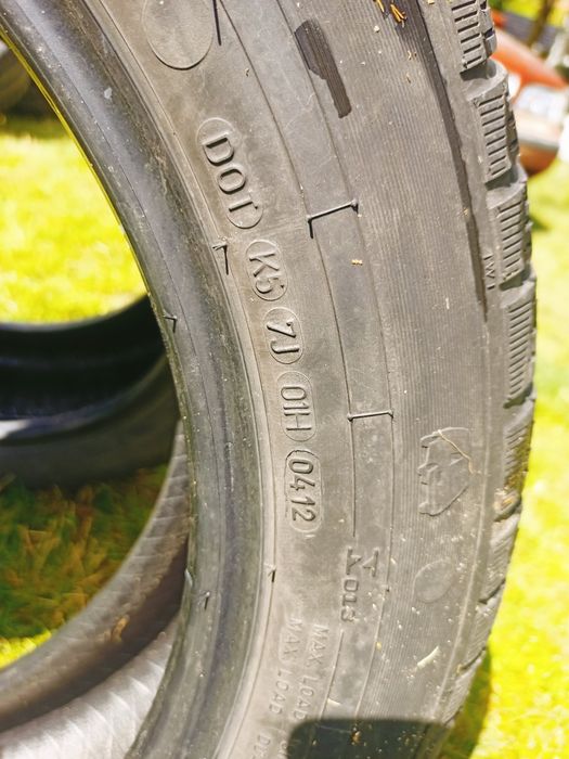 Opony zimowe 215 60 R17C