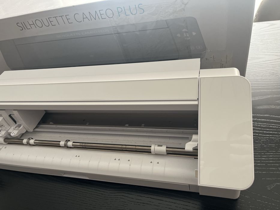 Silhouette Cameo 4 PLUS