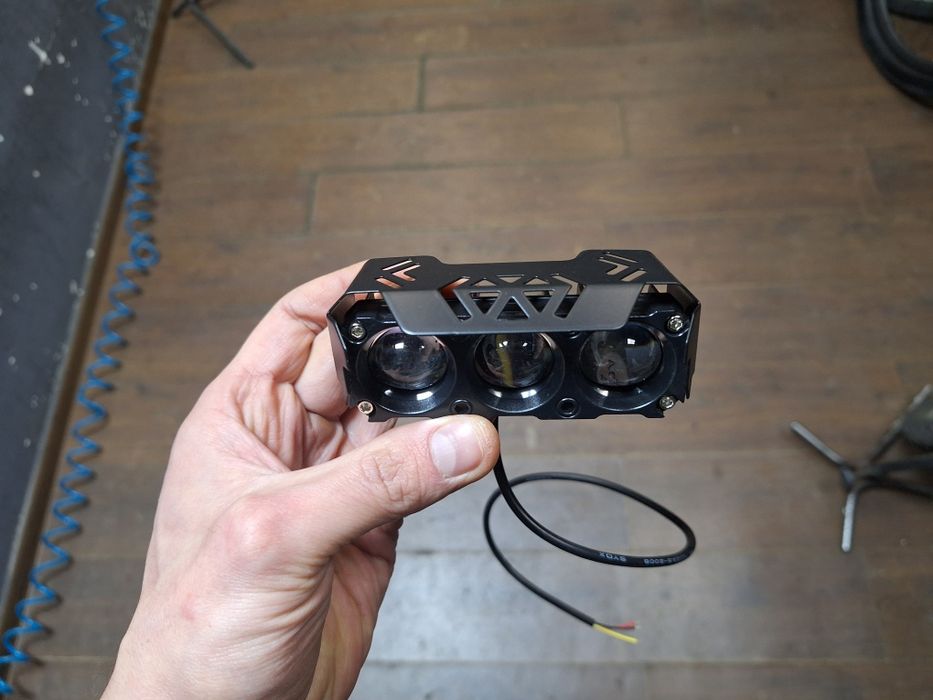 Світло фара 12v лед 3 діода для мотоцикла велосипеда скутера