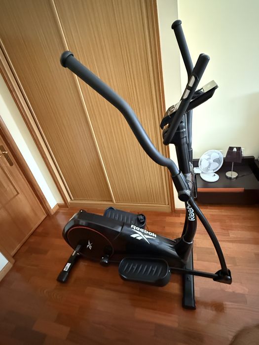 Maquina Eliptica marca Reebok z9 quase nova
