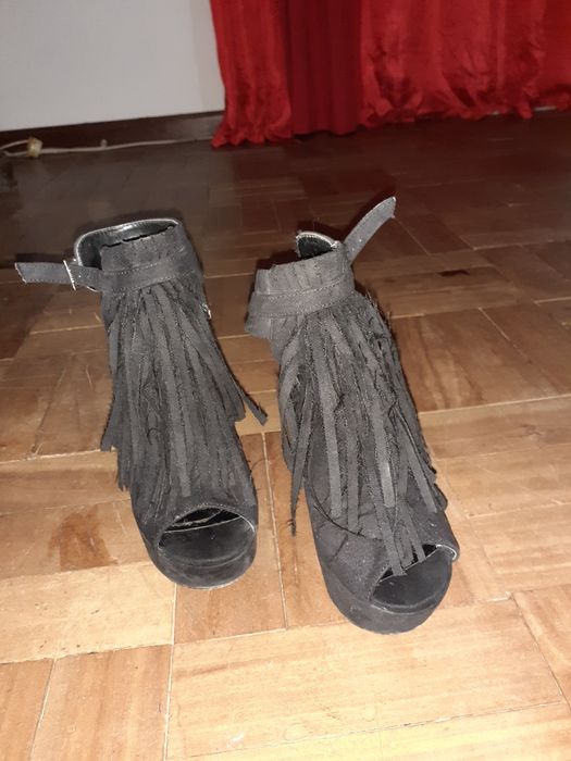 Vendo sandálias usadas