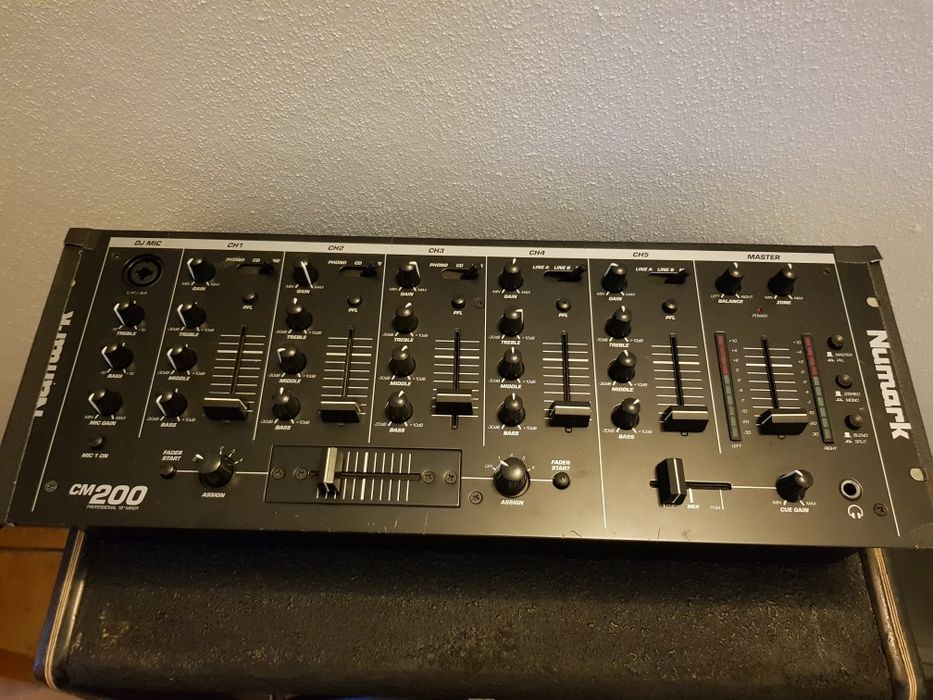 Mesa de Mistura Numark CM200