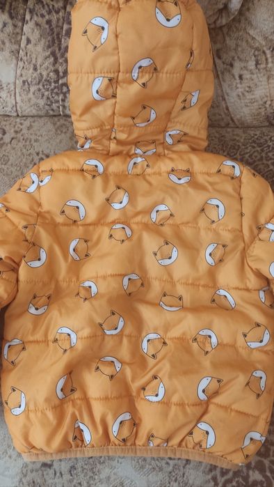 Продаю демісезон. курточку з лисичкамии