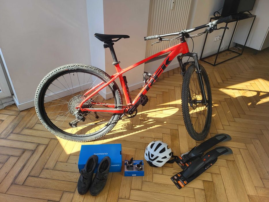 Rower TREK XCALIBER 8 M/L z akcesoriami