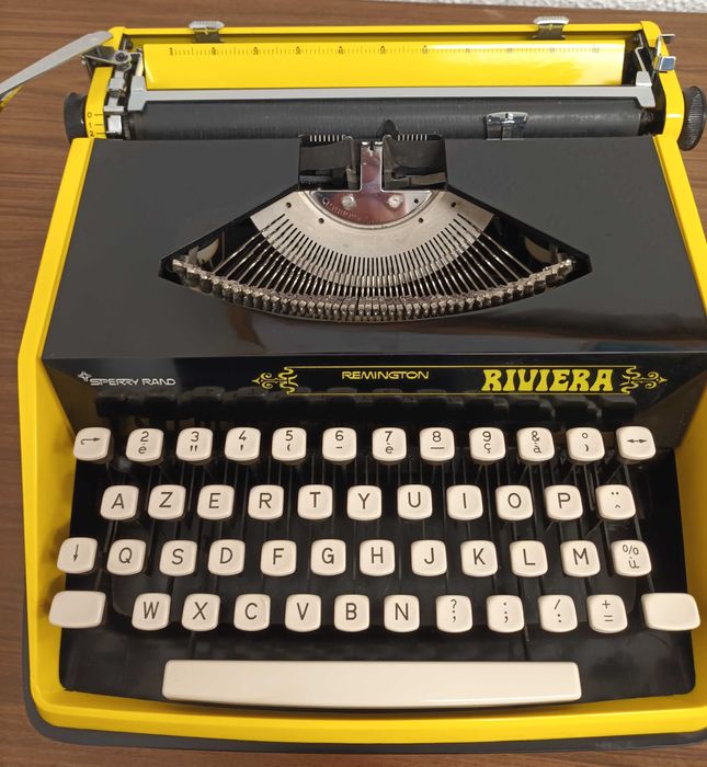 Máquina de escrever Remington Riviera