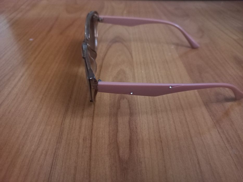 Продам сонячні окуляри