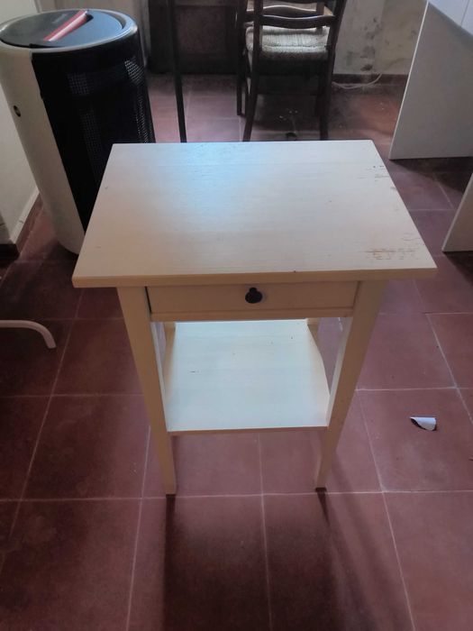 Mesa de cabeceira Hemnes Ikea