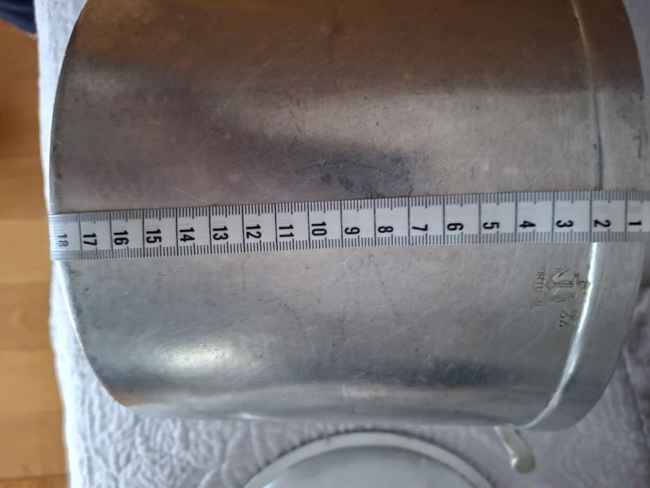 Tacho em inox e panela em ferro